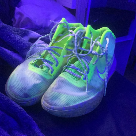 kyrie flytrap 4 barely volt